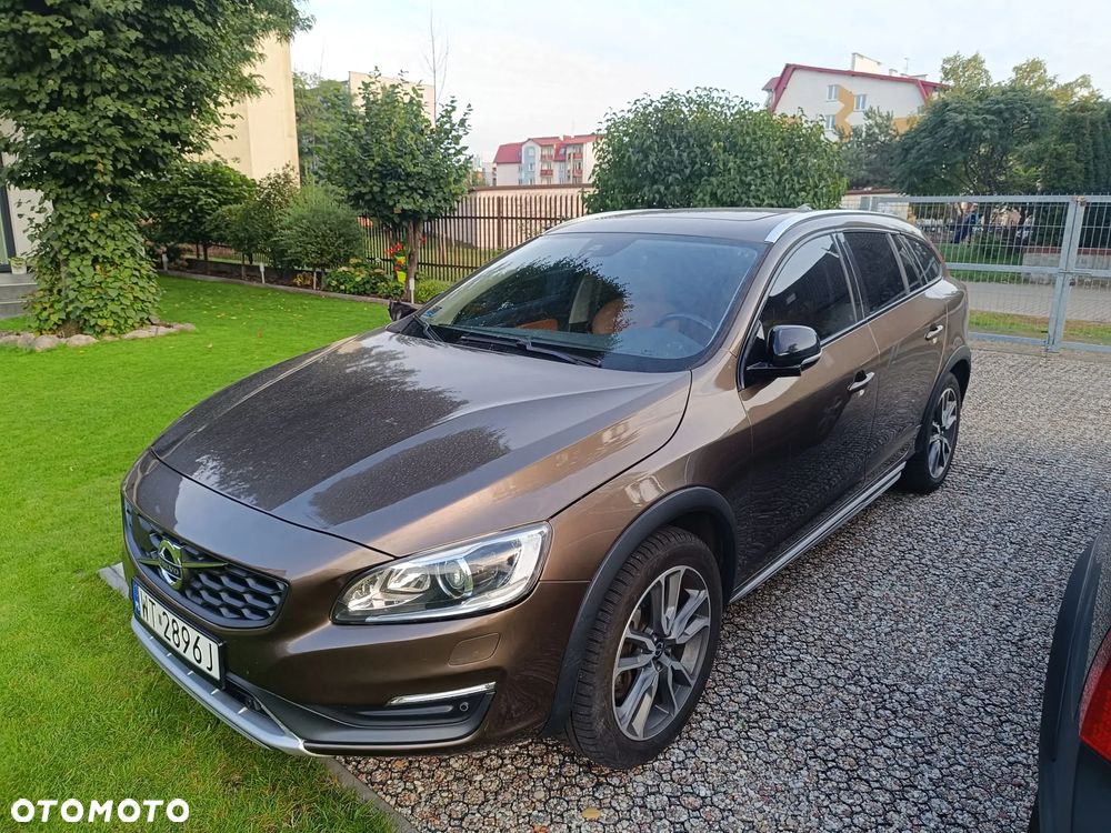 Volvo V60 Cross Country T5 AWD Summum - 1