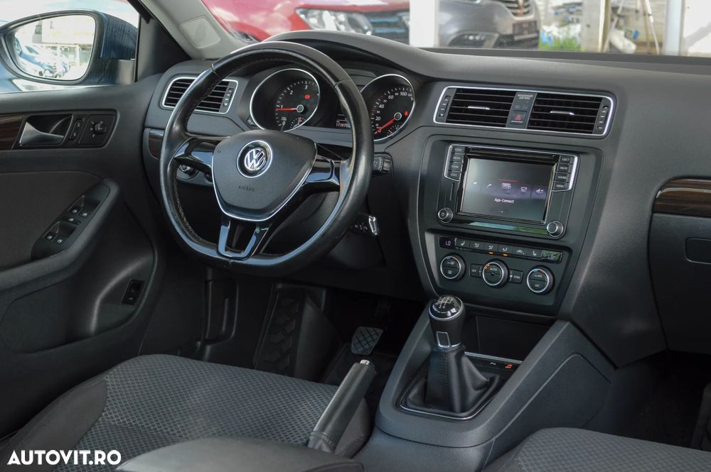 Volkswagen Jetta 2.0 TDI Comfortline - 5