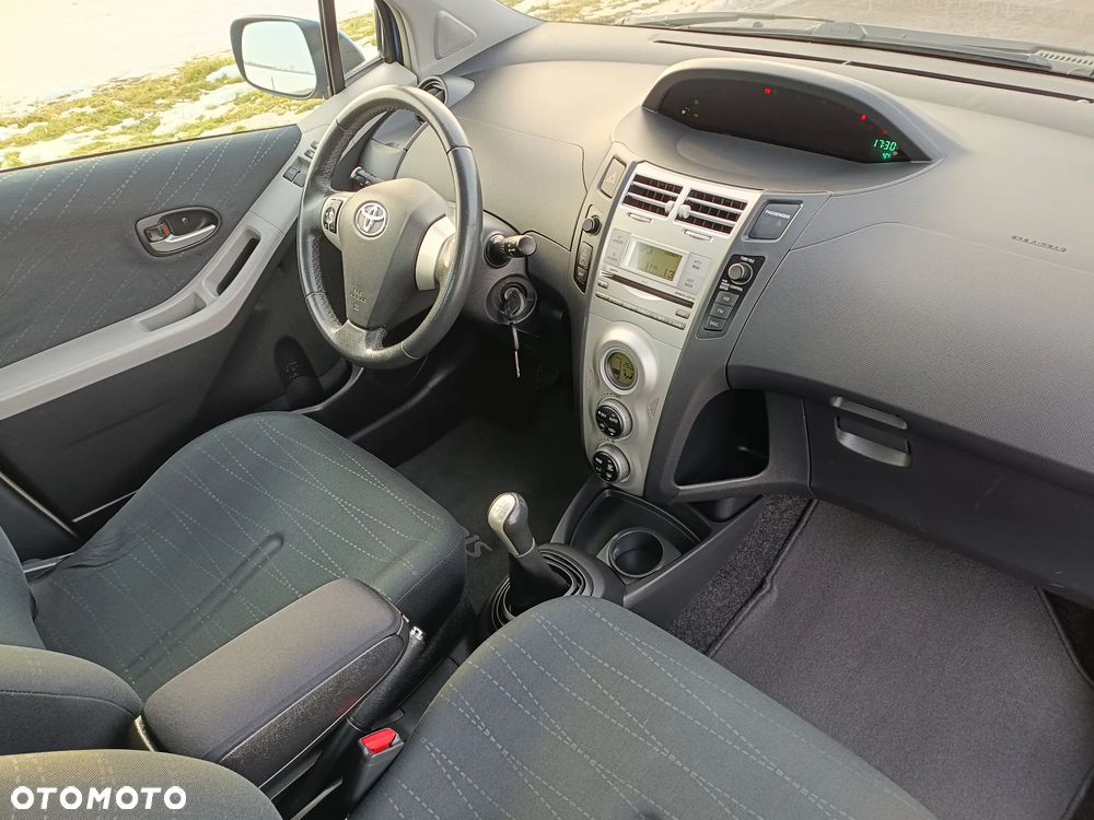 Toyota Yaris 1.3 VVT-i Travel - 4