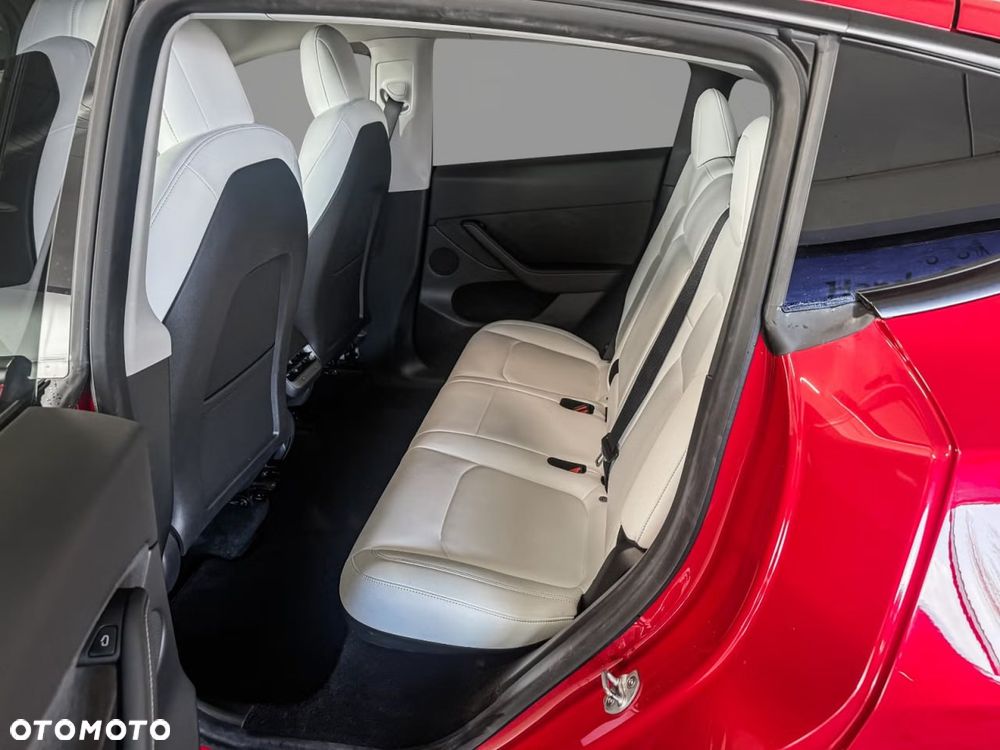 Tesla Model Y - 3