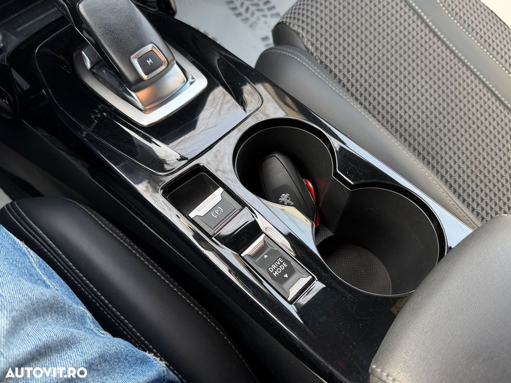 Peugeot 2008 1.5 BlueHDI STT EAT8 GT Line - 17