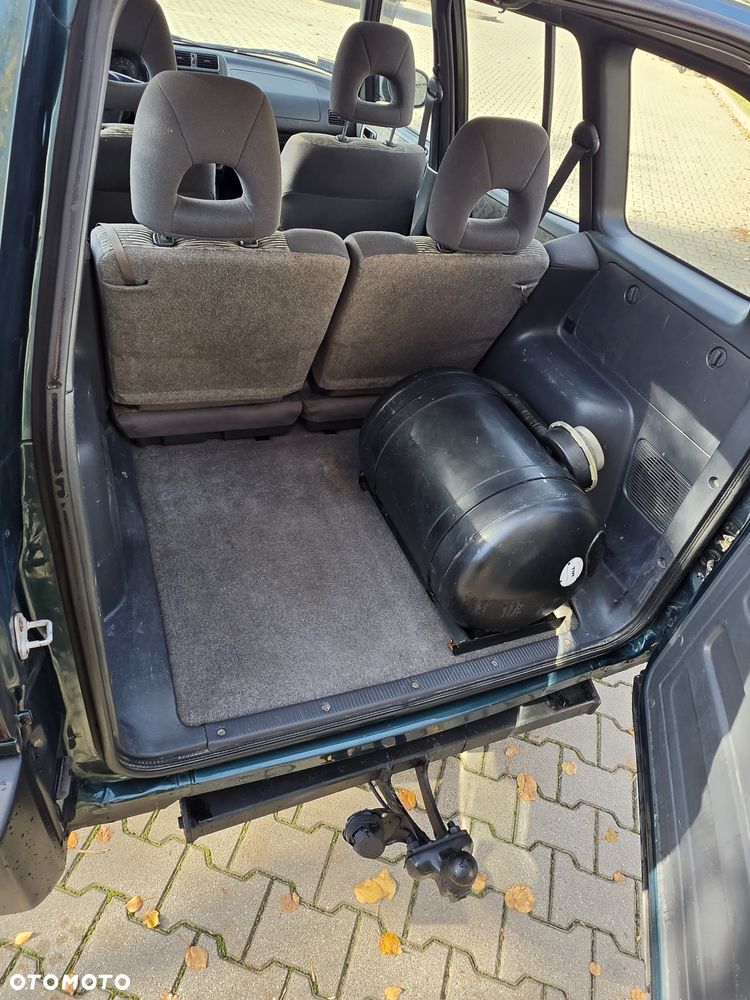 Toyota RAV4 - 10