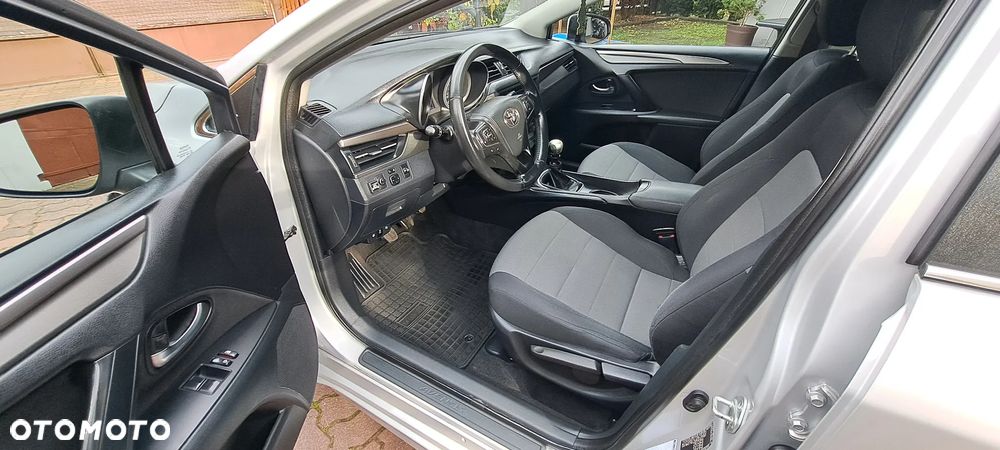 Toyota Avensis 1.6 Active - 8