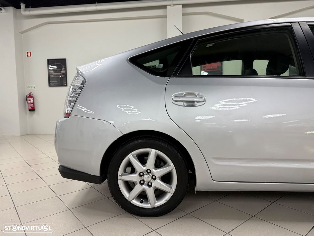 Toyota Prius 1.5 VVT-i HSD Sol - 4