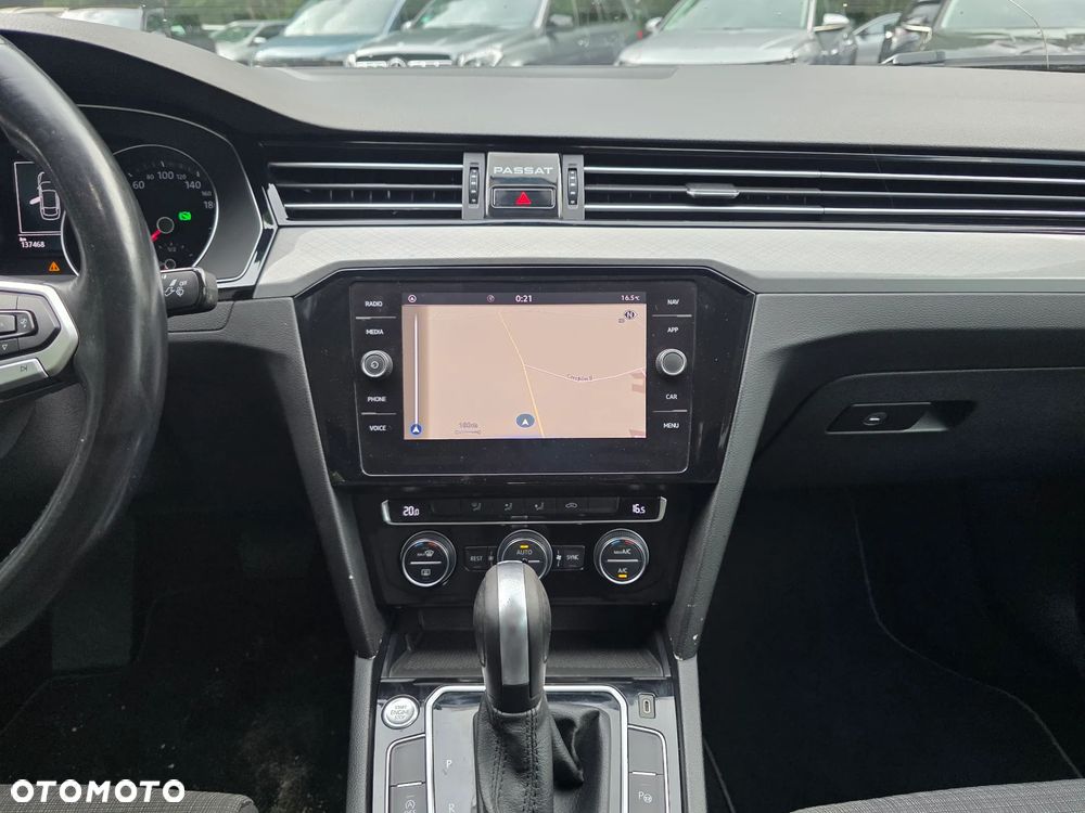 Volkswagen Passat - 21