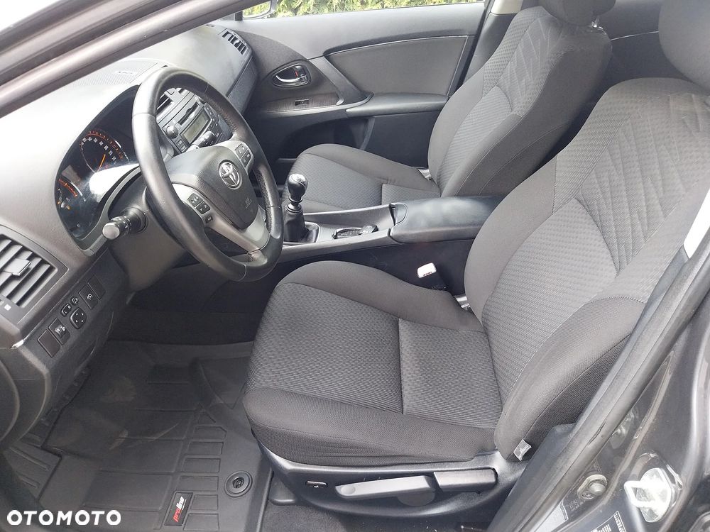 Toyota Avensis 2.0 Executive - 5