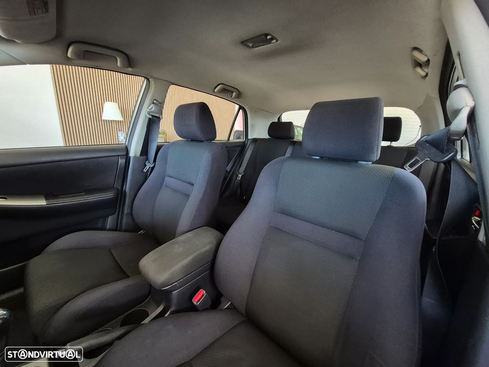 Toyota Corolla 1.4 VVT-i Sol - 14