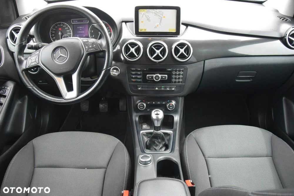 Mercedes-Benz Klasa B 180 Edition - 26