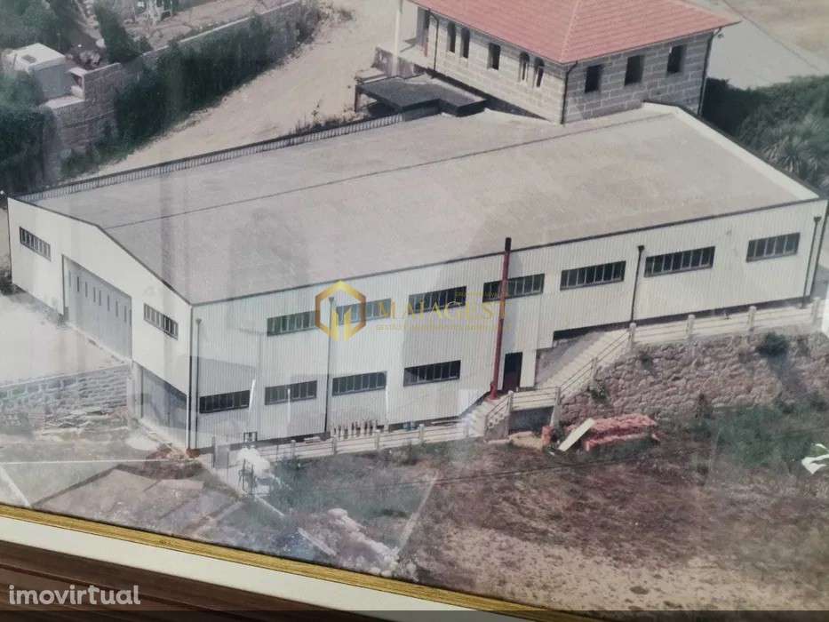 Artigo em Eiriz composto por casa, armazém e terreno - Grande imagem: 3/17