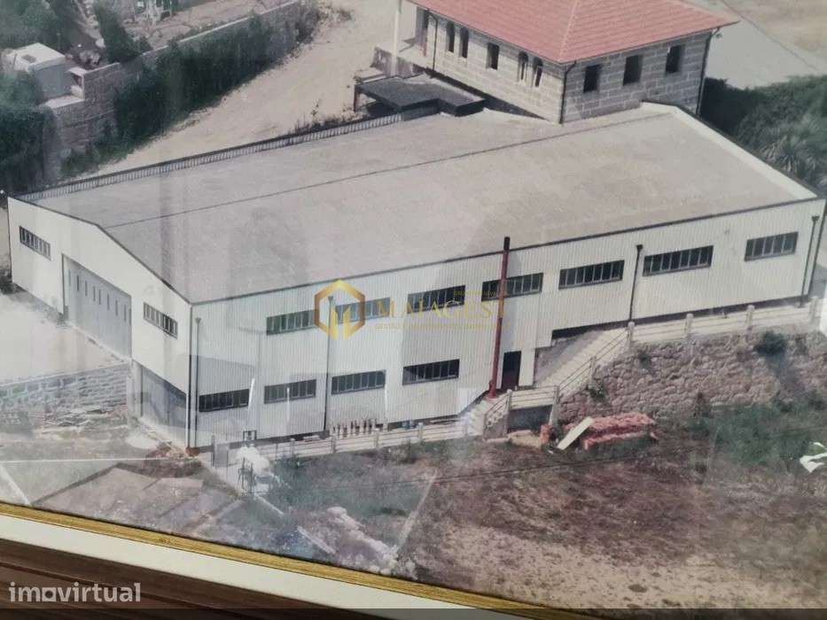 Artigo em Eiriz composto por casa, armazém e terreno - Grande imagem: 3/17