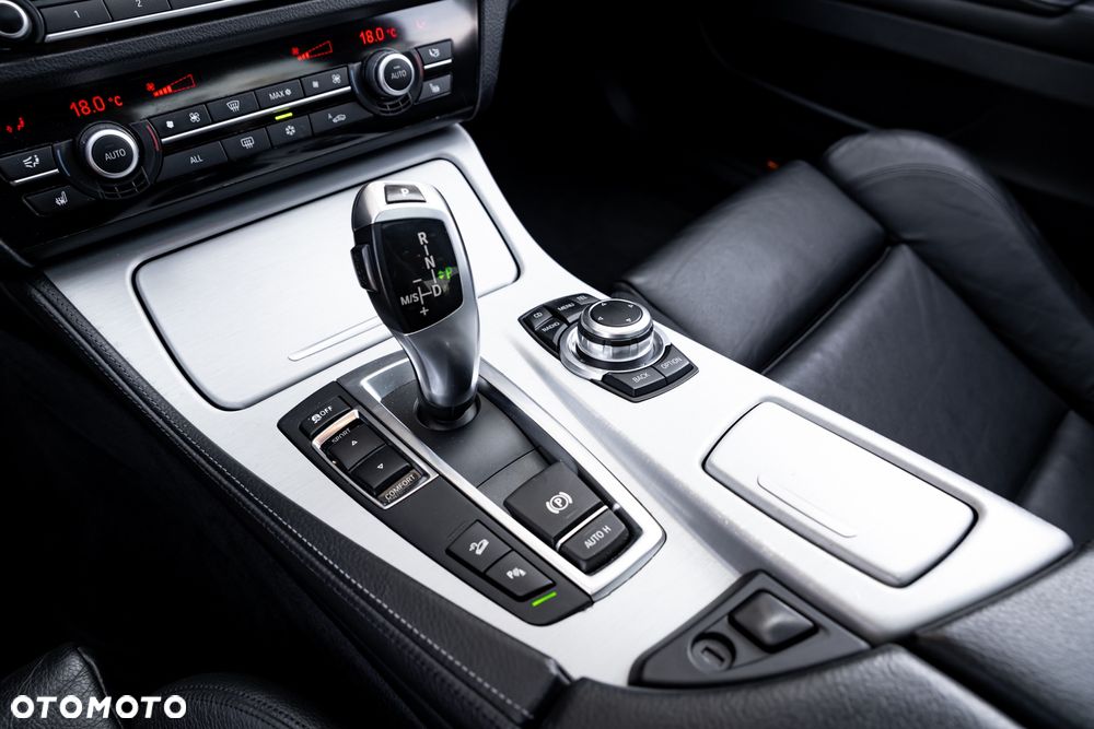 BMW Seria 5 535d xDrive Sport-Aut - 34