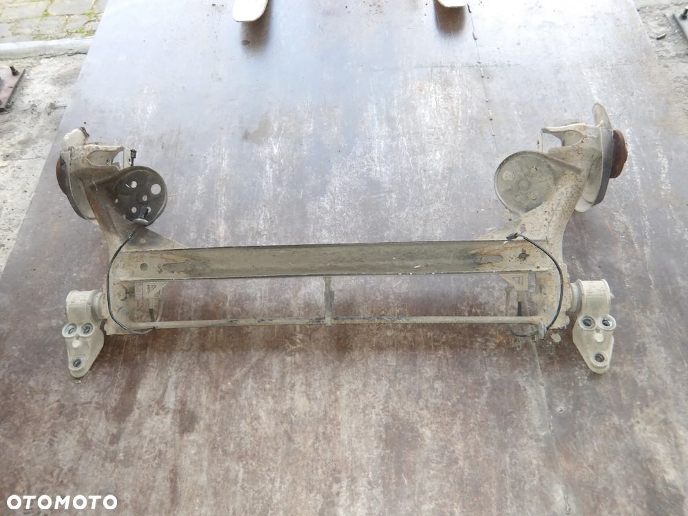 VW PASSAT B5 LIFT KOMBI 2.0 TDI BELKA ZAWIESZENIA TYLNA - 4