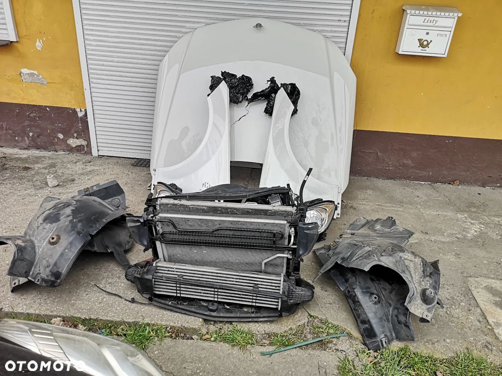 Błotniki przednie mercedes W204 Lift białe w stanie bardzo dobrym  kolor 650U - 2
