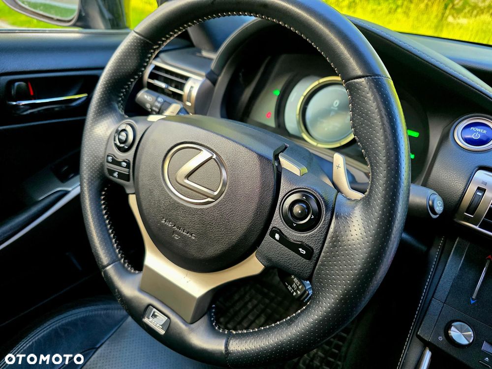 Lexus IS - 24