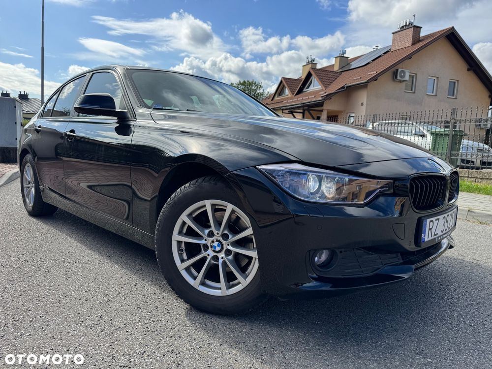BMW Seria 3 318d Luxury Line EU6 - 12