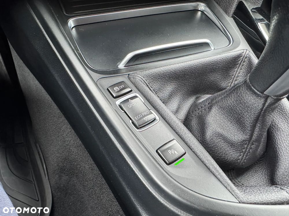 BMW Seria 3 320d xDrive Sport Line Shadow - 25