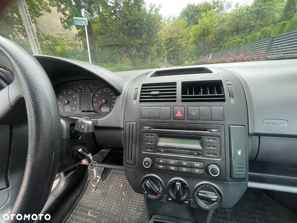 Volkswagen Polo 1.4 16V Comfortline - 9