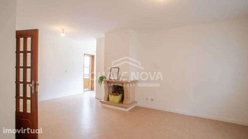 T3 Renovado com 3 Frentes e Varanda – Senhora da Hora | Matosinhos - Grande imagem: 3/12