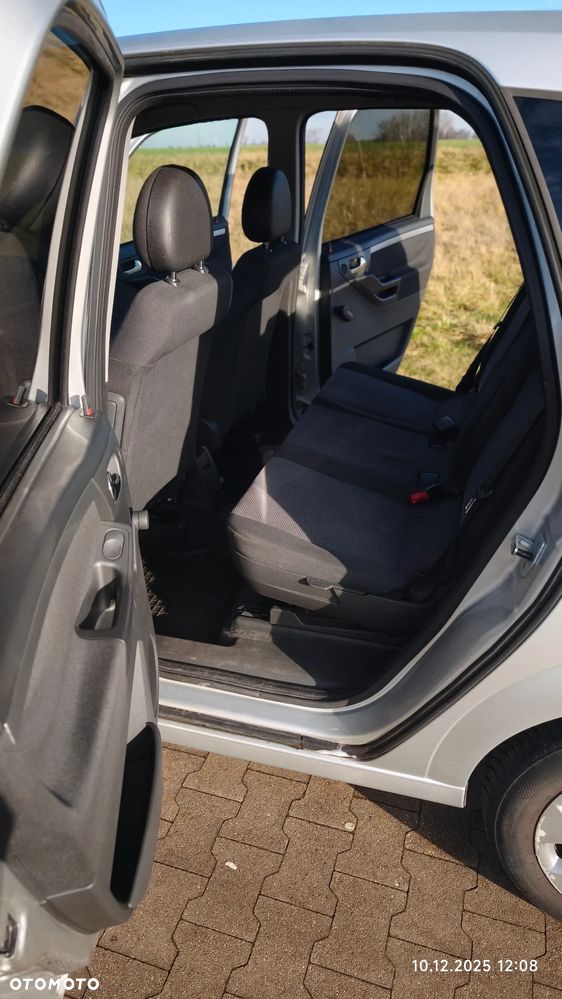 Opel Meriva 1.6 16V (Essentia) - 18