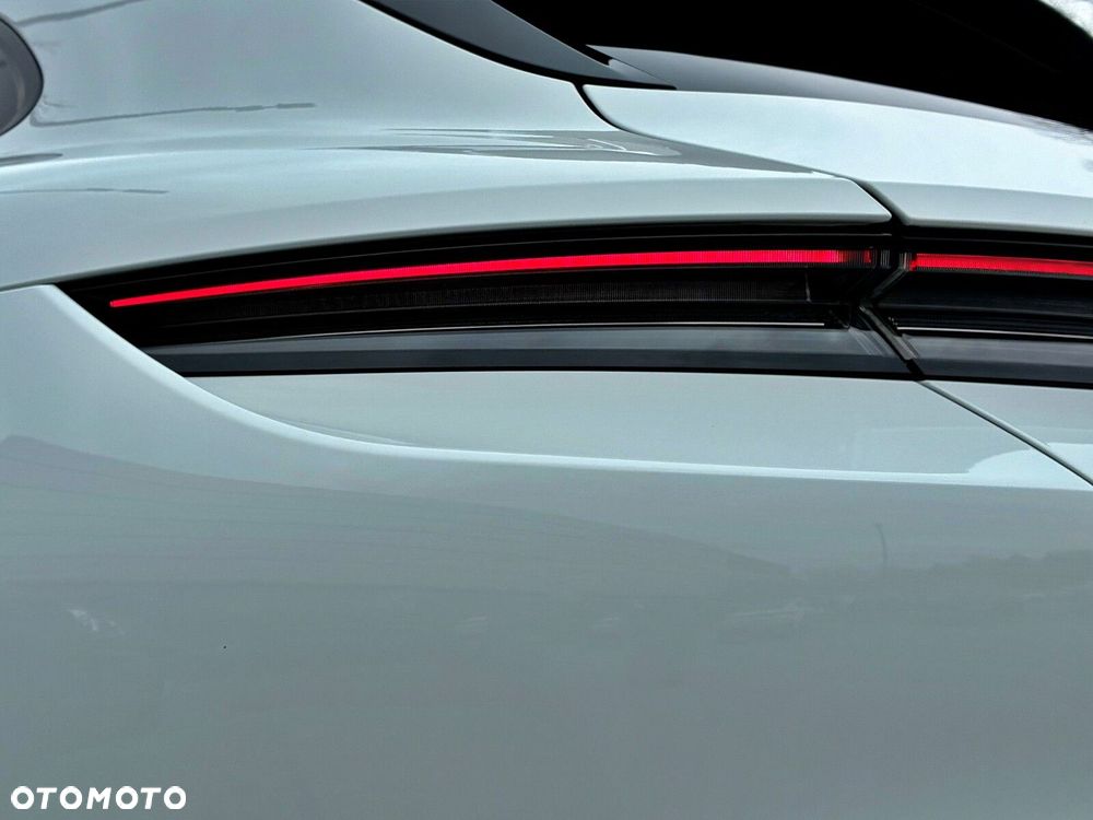 Porsche Taycan - 11