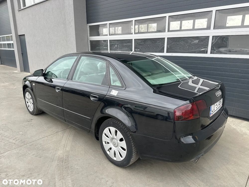 Audi A4 Limousine - 8