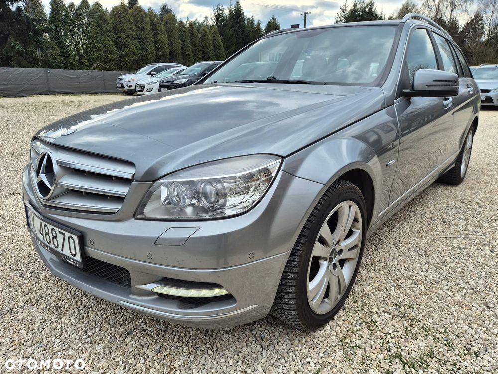 Mercedes-Benz Klasa C 220 CDI DPF BlueEFFICIENCY Avantgarde Edition - 4