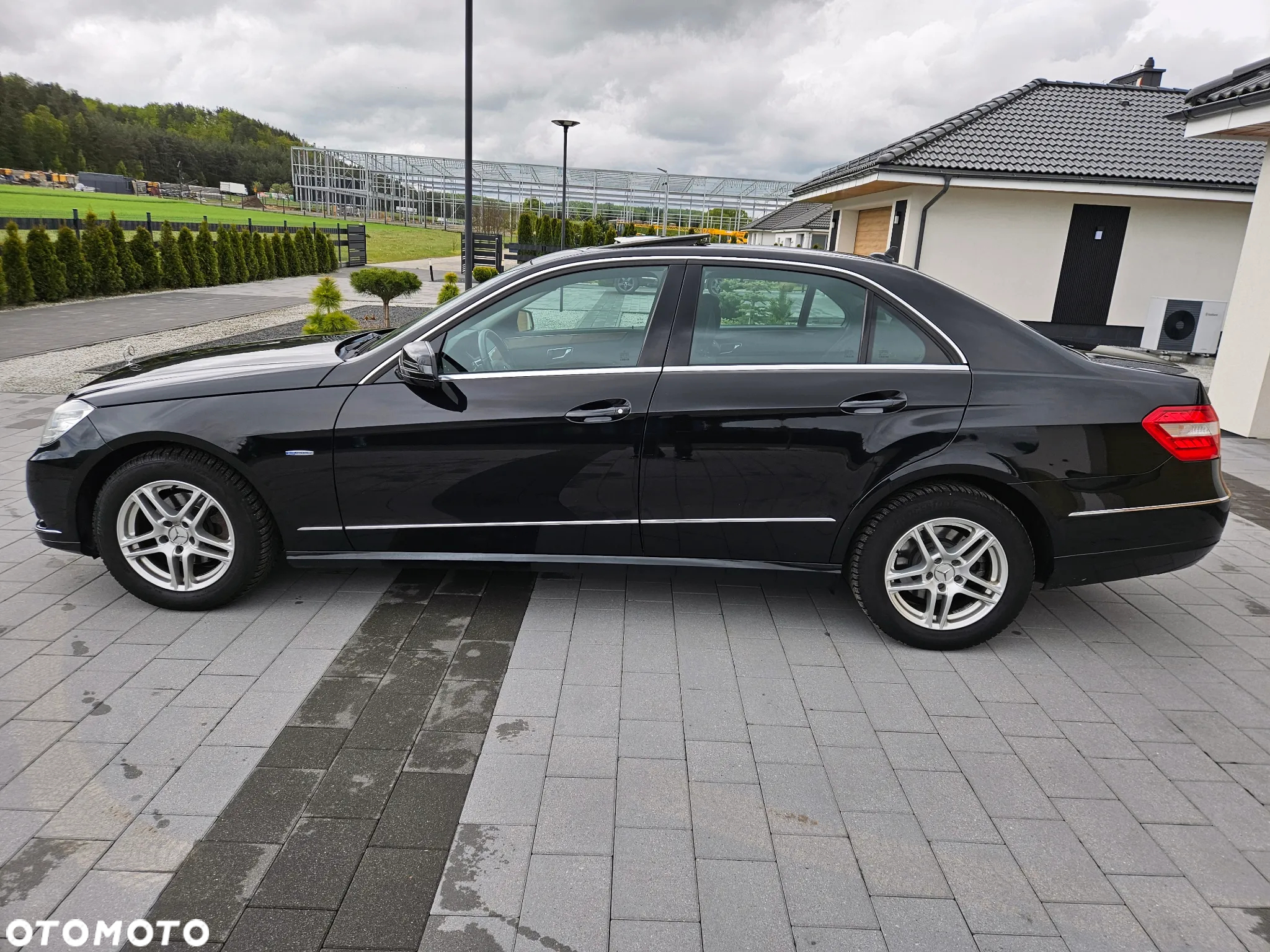 Mercedes-Benz Klasa E 200 CGI BlueEFFICIENCY 7G-TRONIC Avantgarde - 29