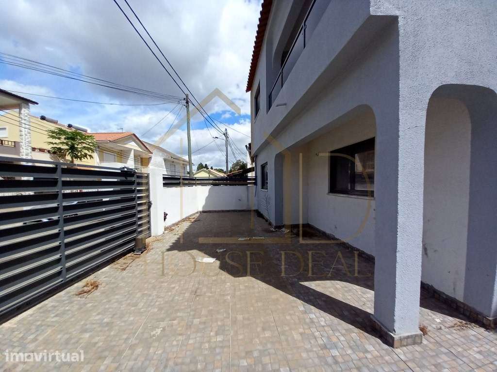 EXCELENTE! Moradia T5 com Parqueamento. Foros de Amora - Grande imagem: 2/45