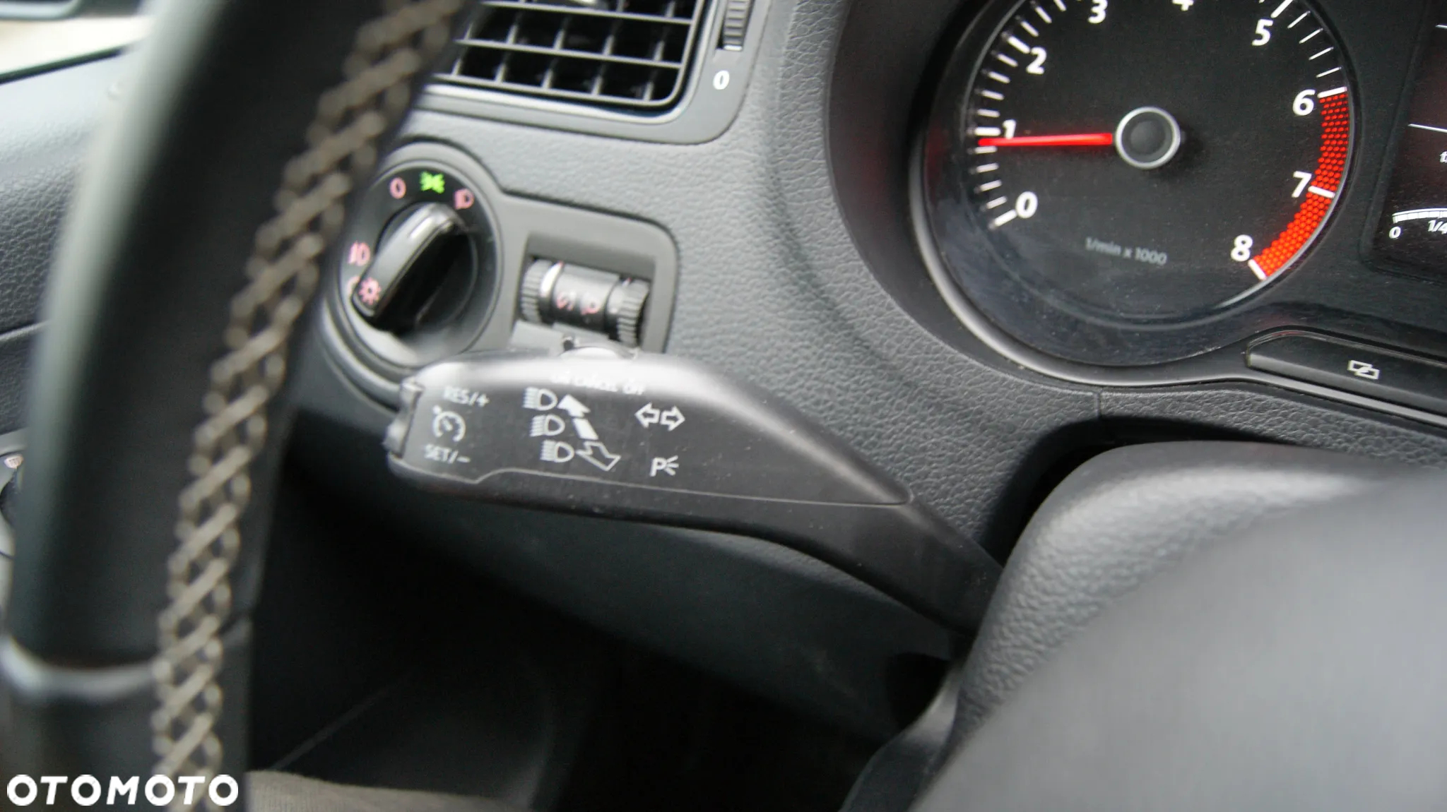 Volkswagen Polo 1.2 MATCH - 11