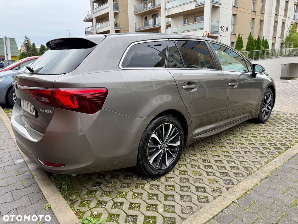 Toyota Avensis 2018 photo 5