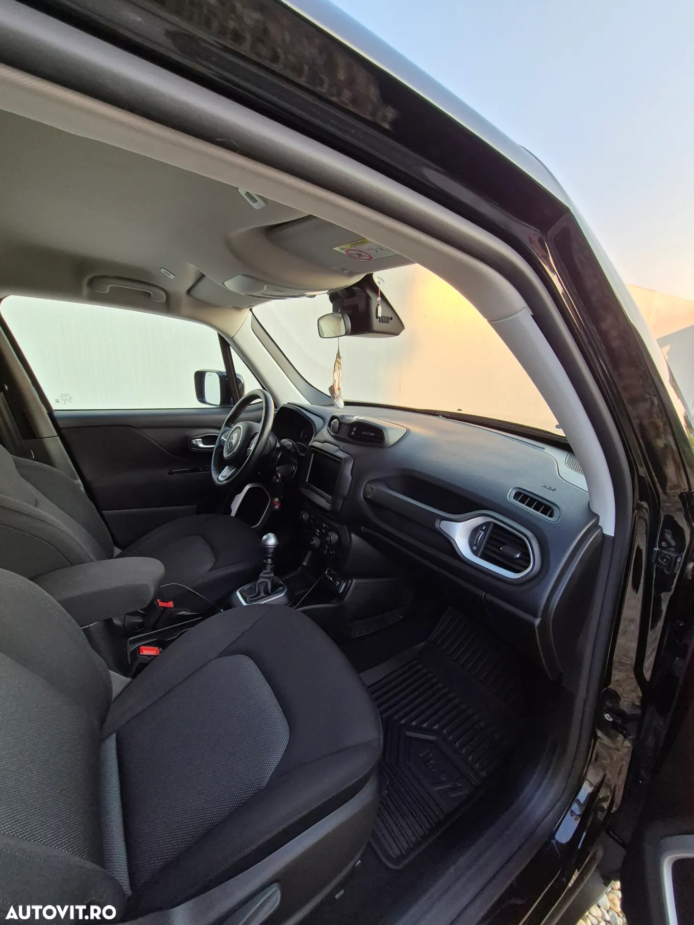 Jeep Renegade 1.0 Turbo 4x2 M6 Longitude - 9
