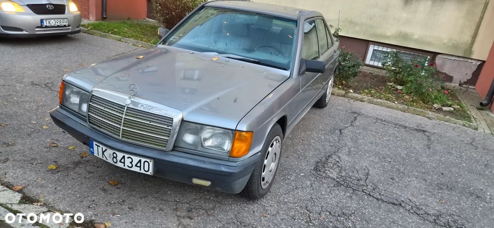 Mercedes-Benz W201 1987 photo 3