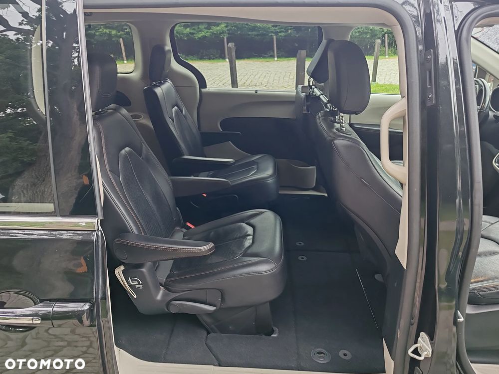 Chrysler Pacifica - 11