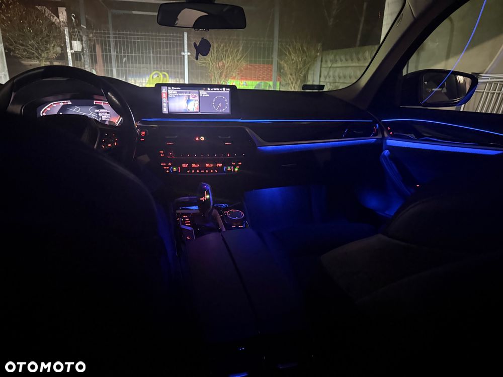 BMW Seria 5 518d - 11