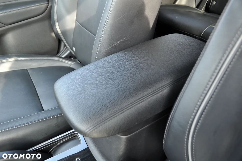 Mitsubishi Outlander - 25