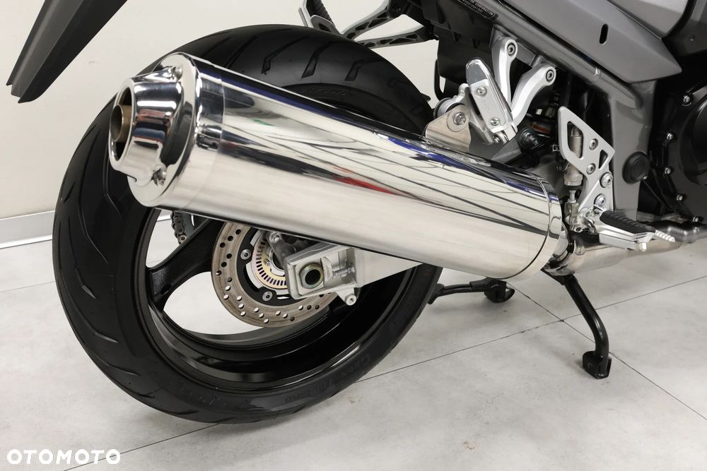 Suzuki GSX - 33