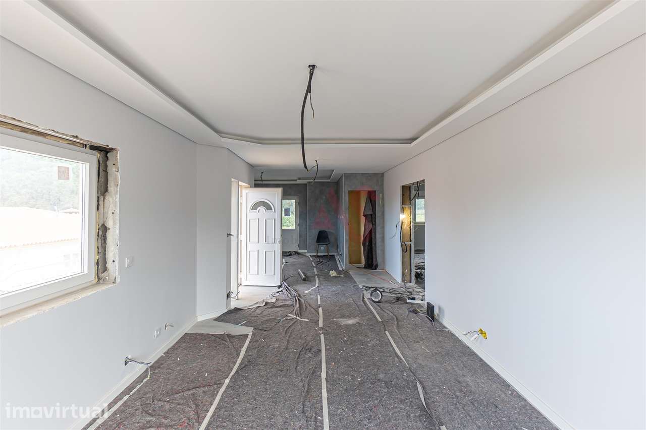 Moradia T3 em remodelação em Santa Maria de Lamas, Santa Maria da Feir - Grande imagem: 3/24