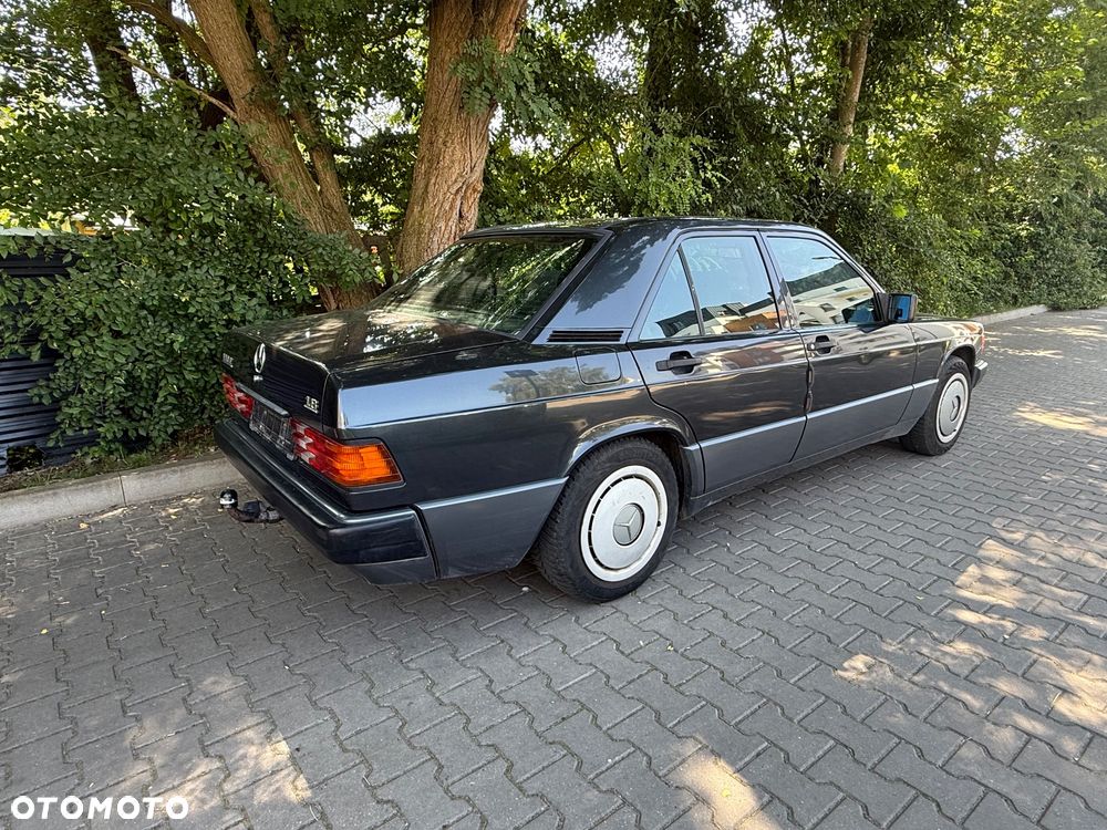 Mercedes-Benz W201 (190) - 3