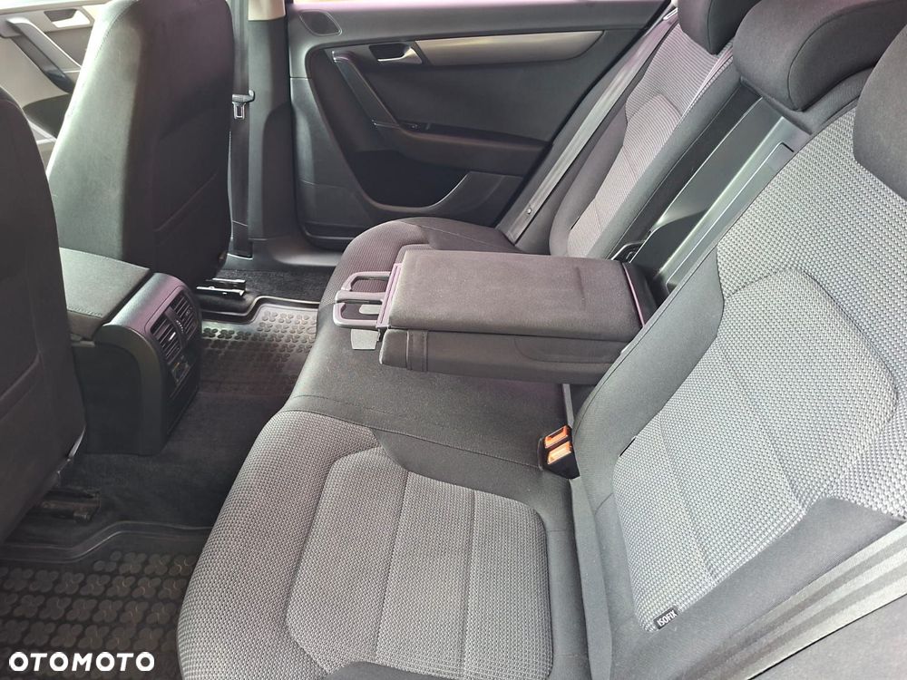 Volkswagen Passat 1.6 TDI BlueMotion Technology Highline - 27