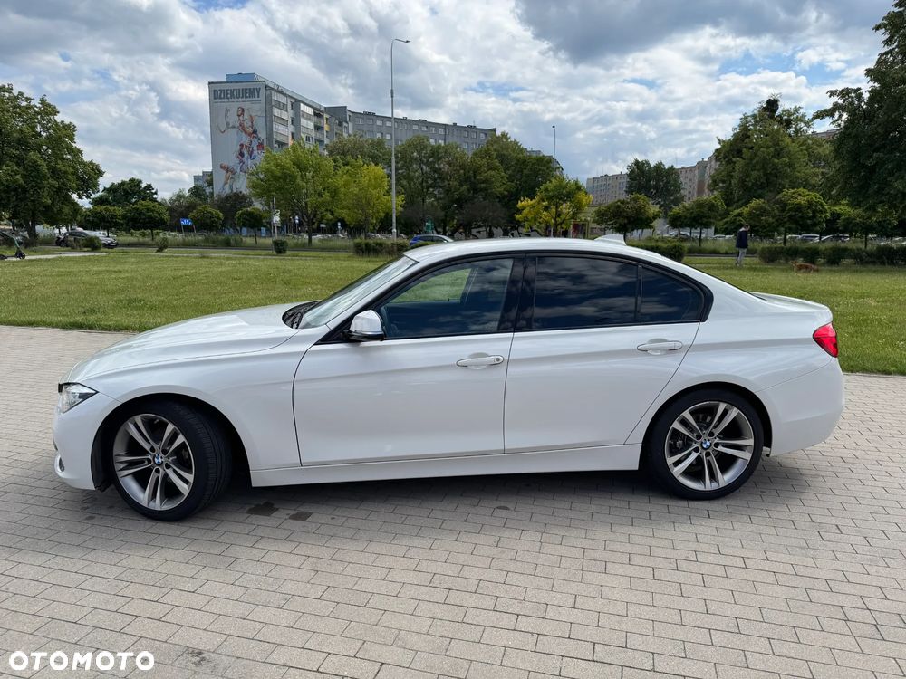 BMW Seria 3 320d Efficient Dynamic Edition Sport Line - 2
