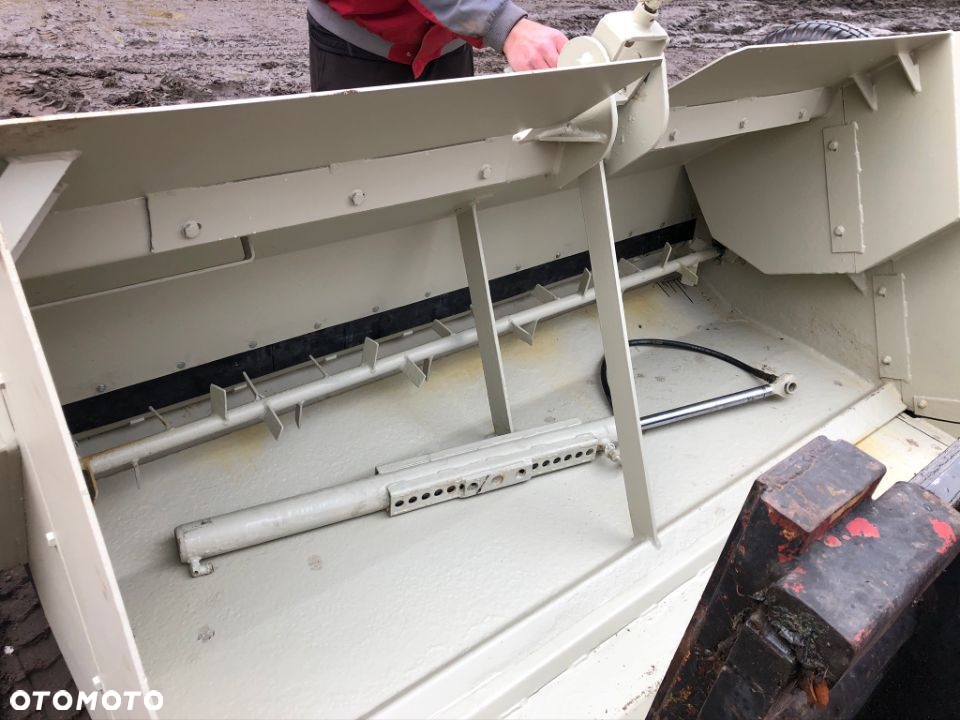 Samozaładowcza piaskarka Fjaras posypywarka solarka akcja zima 1200 l - 6