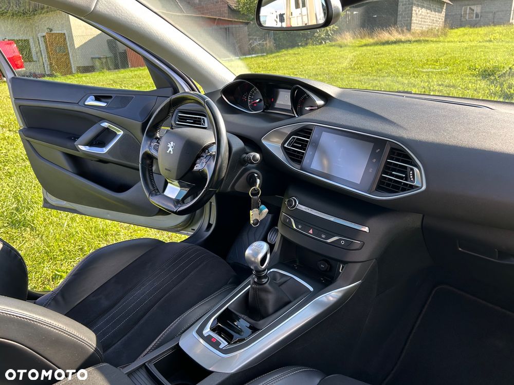 Peugeot 308 1.6 BlueHDi Allure S&S - 26