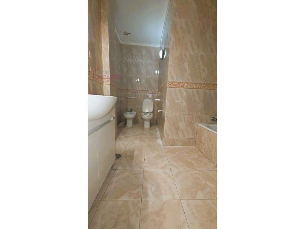 Prédio com T2 + Espaço Comercial | Duas Entradas Independentes | Po... - Grande imagem: 5/20