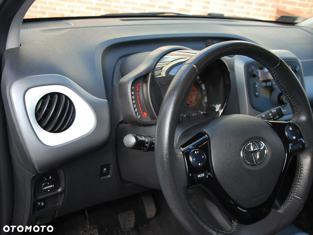 Toyota Aygo x-play - 11