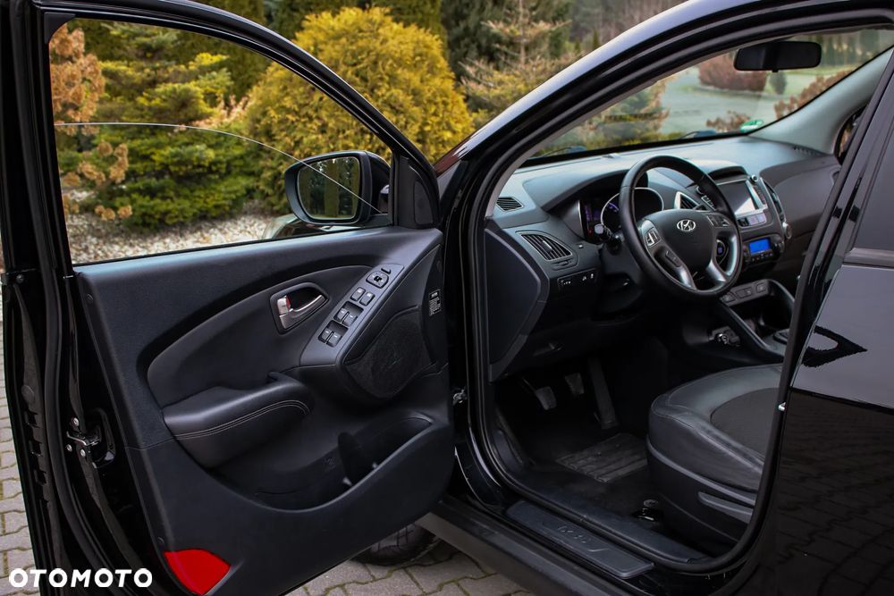 Hyundai ix35 1.7 CRDi 2WD blue Finale Gold - 32