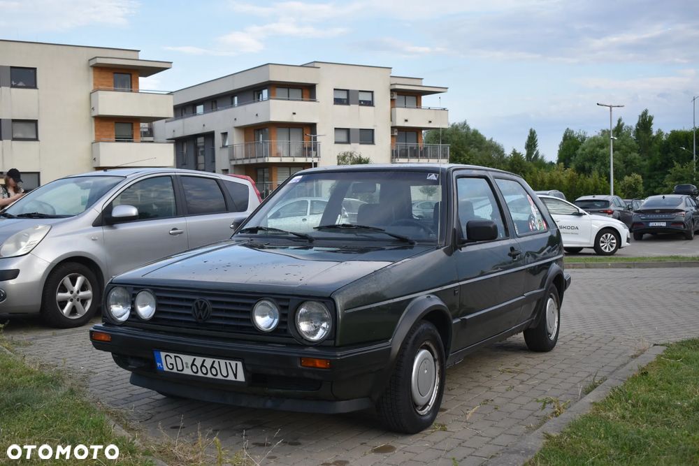 Volkswagen Golf 1.8 GT Special - 3