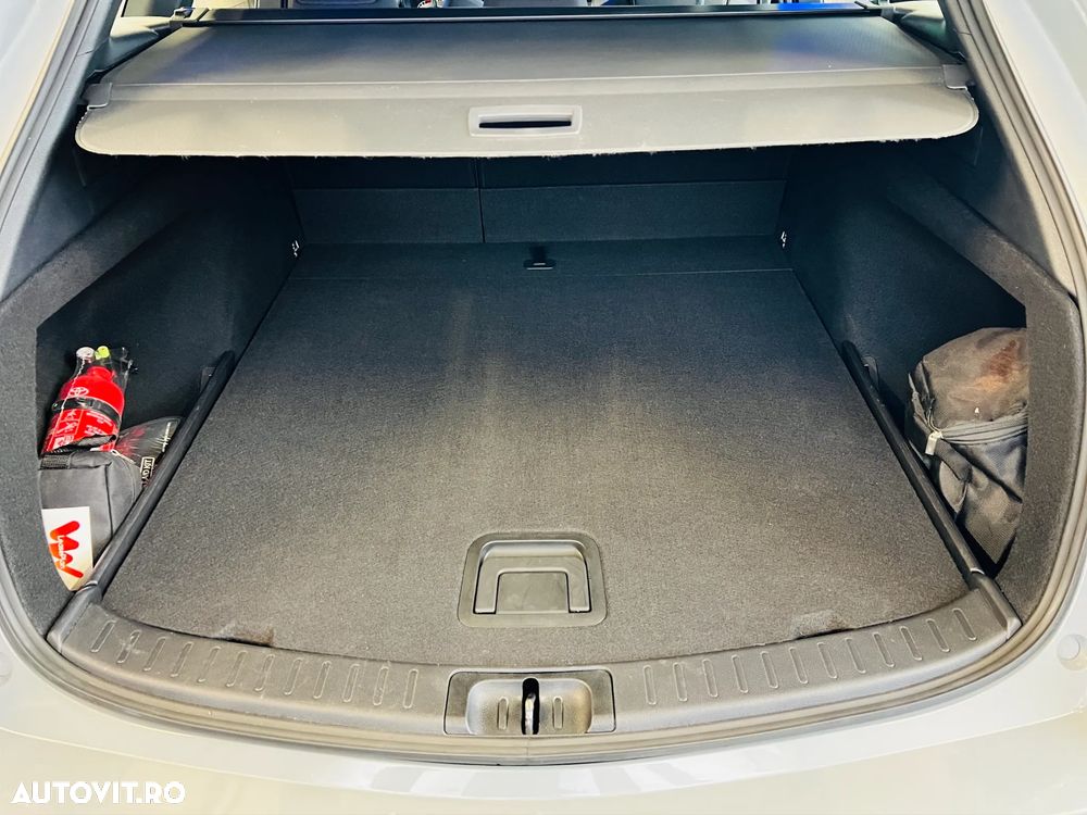 Toyota Corolla 1.8 HSD Business - 19