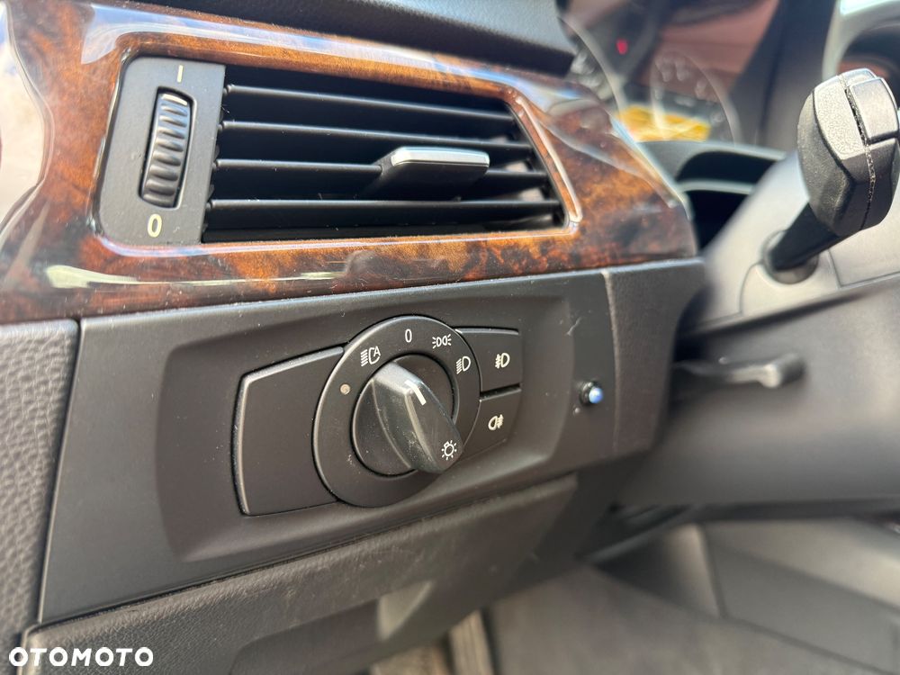 BMW Seria 3 330i - 17