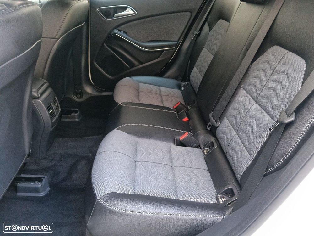 Mercedes-Benz GLA 220 4Matic 7G-DCT Style - 12