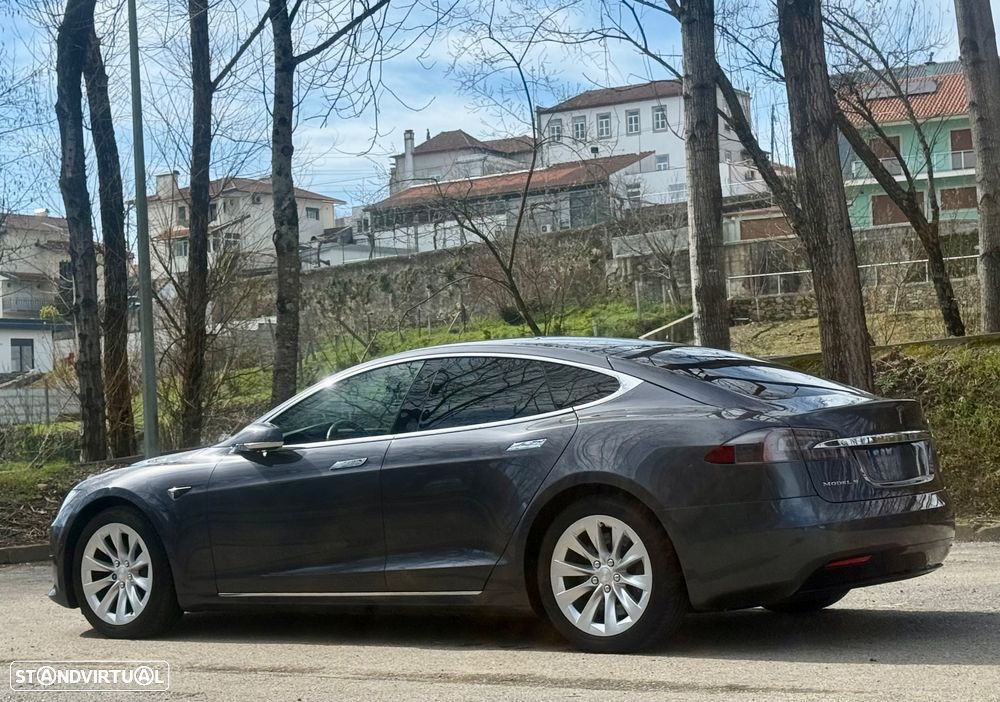 Tesla Model S - 11